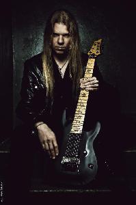 JEFF LOOMIS: „a fiatalok is szeretik az agresszív gitárjátékot”