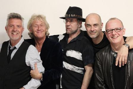 Helyszínváltozás: a Barba Negrában játszik a Manfred Mann's Earth Band
