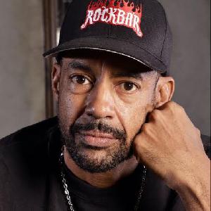 Tony MacAlpine: egészségügyi okokból marad el a budapesti koncert